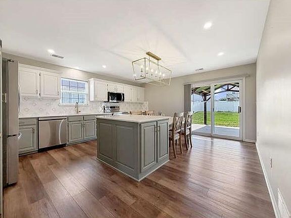 4th image of 1718 Sunset Dr