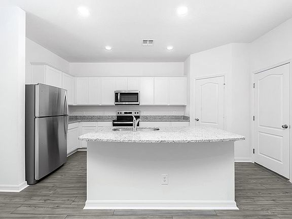 5th image of 3719 Bergamot St