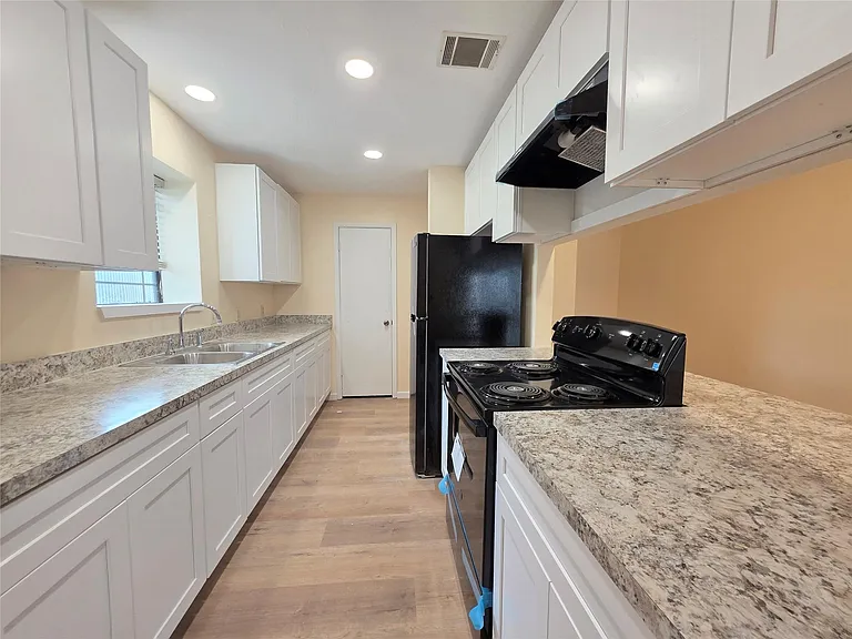 618 S Frazier St #B — Photo 5