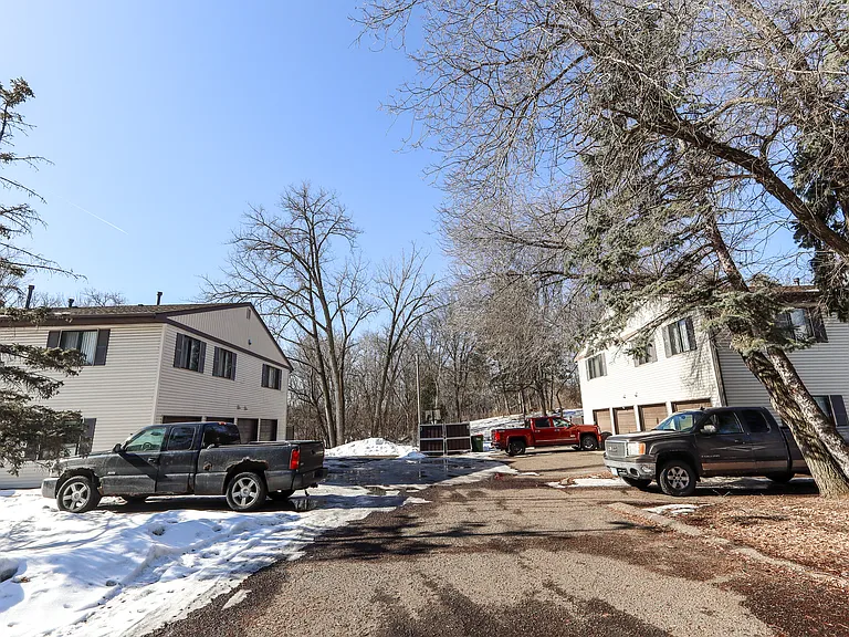 Griffin Court Apartments — Photo 18