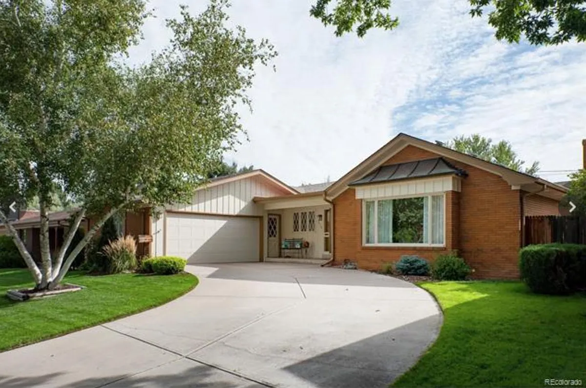 2 car garage - 3024 S Claude Ct