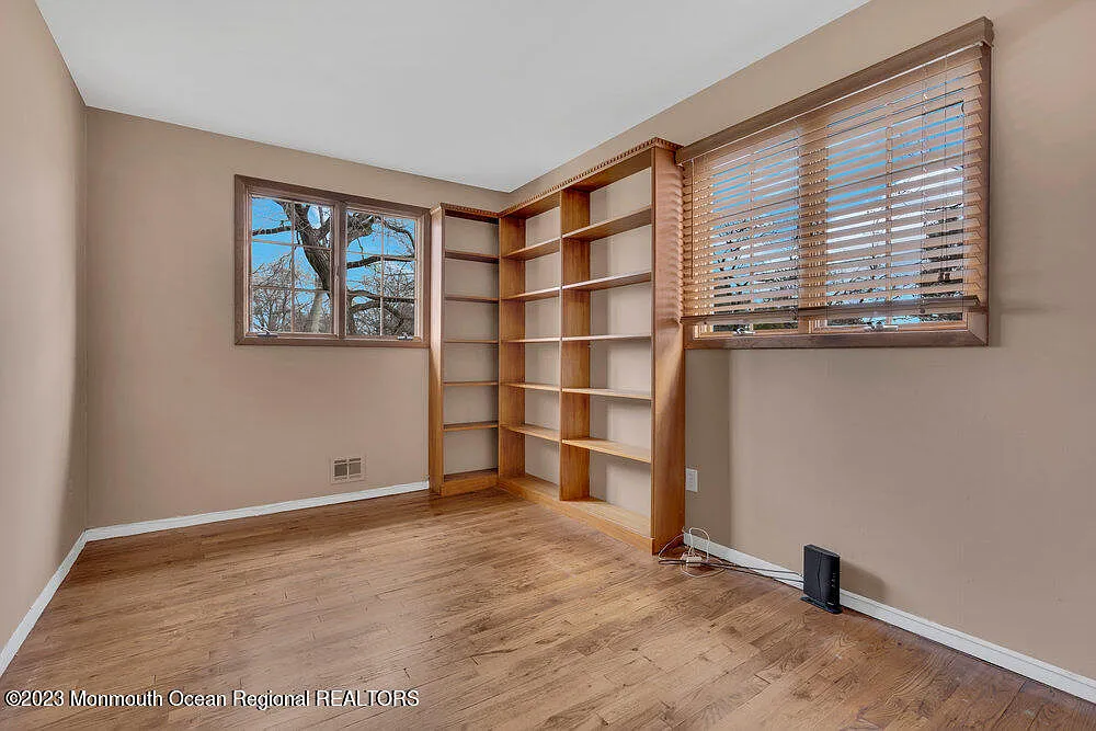 3 bed, 2.5 bath, 2406 sqft, $1,350 — Photo 1