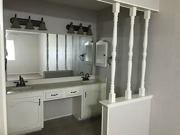 4th image of 2821 Edinburg Ln