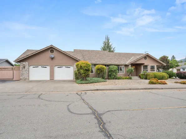 1449 Ben Aire Cir, Grants Pass, OR 97527