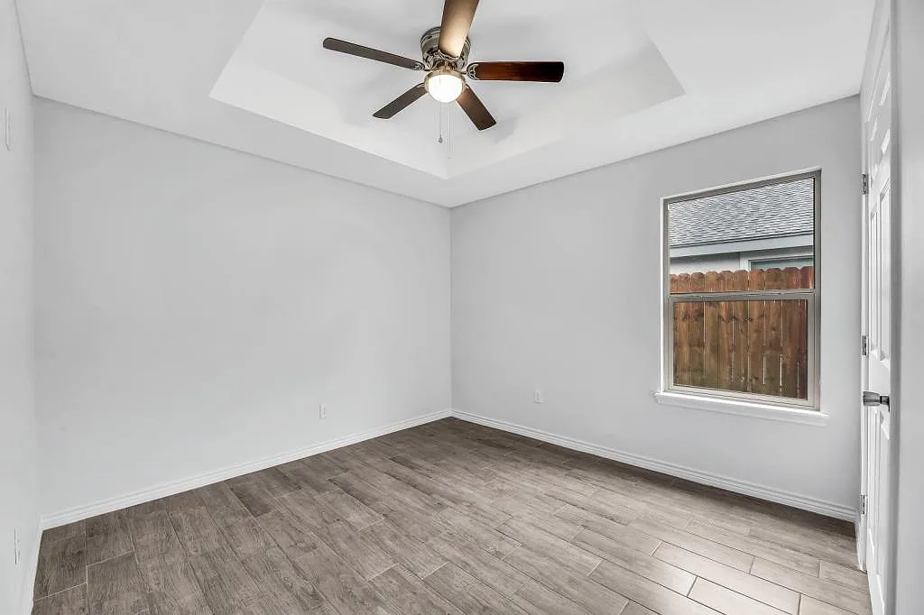1001 W Sunset Valley St — Photo 2