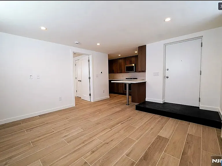 116 N Beverwyck Rd #8 — Photo 7