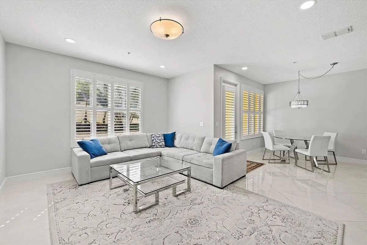 4 bed, 3.5 bath, 2998 sqft, $6,200 — Photo 1