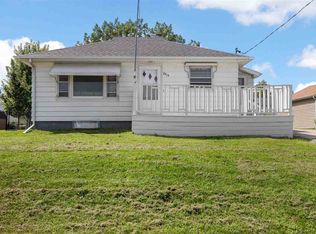 2414 Bowling St SW, Cedar Rapids, IA 52404