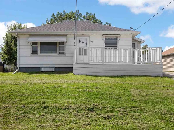 2414 Bowling St SW, Cedar Rapids, IA 52404