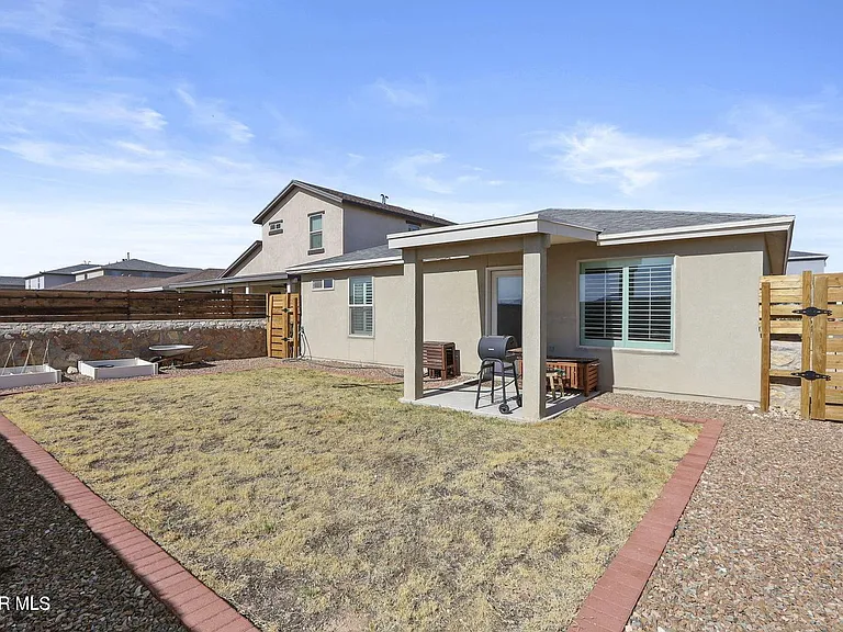 3917 Desert Dunes Dr — Photo 35