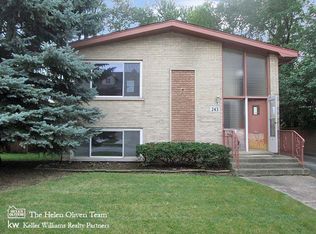 243 E Burlington St, Riverside, IL 60546