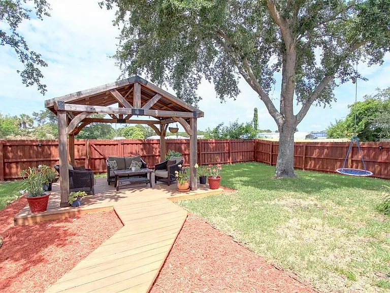 125 Palm Cir — Photo 37