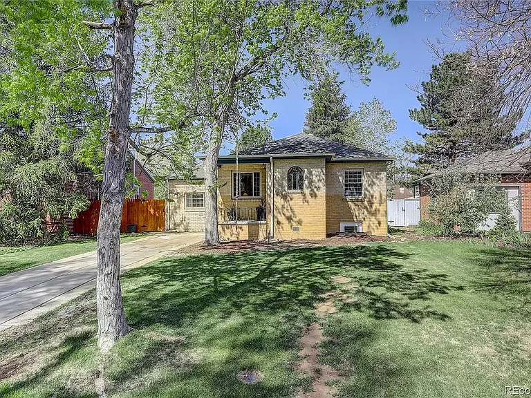 1423 Niagara St — Photo 6