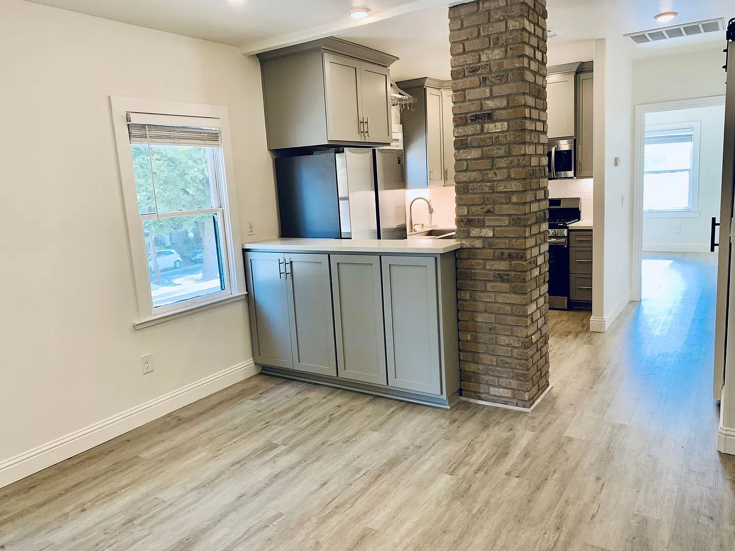 2 bedroom | 1 bathroom | Upstairs Midtown Apartment — Photo 3