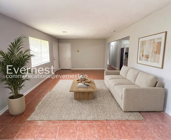 596 Crestmont Ct — Photo 3