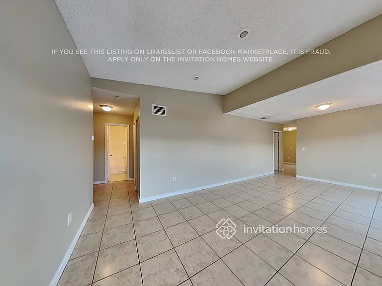 1633 SW 138th Pl — Photo 5