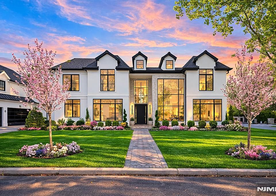 1st image of 2 Maple St