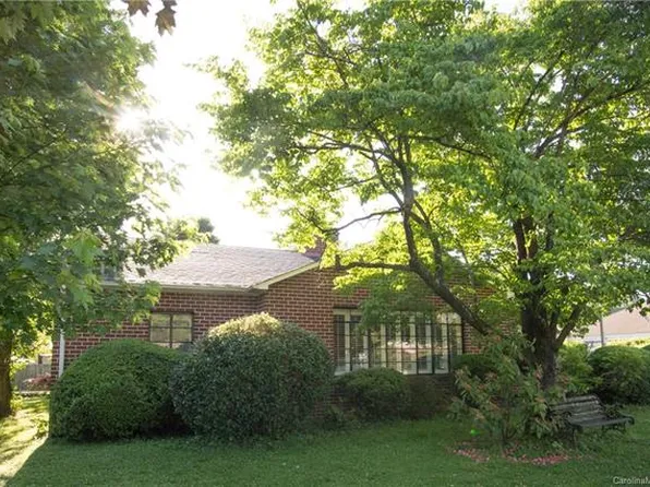 203 Catawba Ave, Old Fort, NC 28762