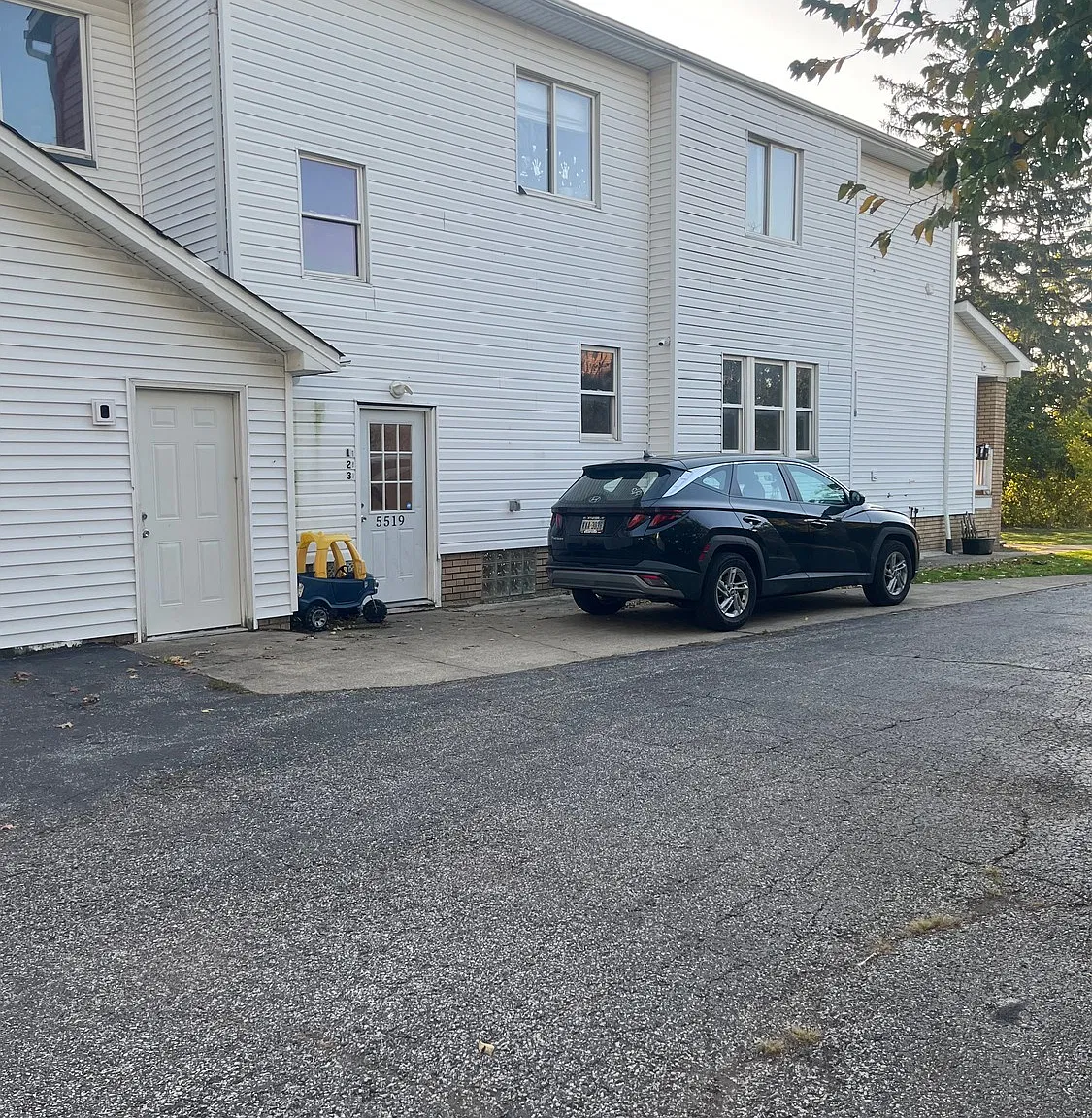 4 bed, 2.0 bath, 1200 sqft, $1,600 — Photo 3