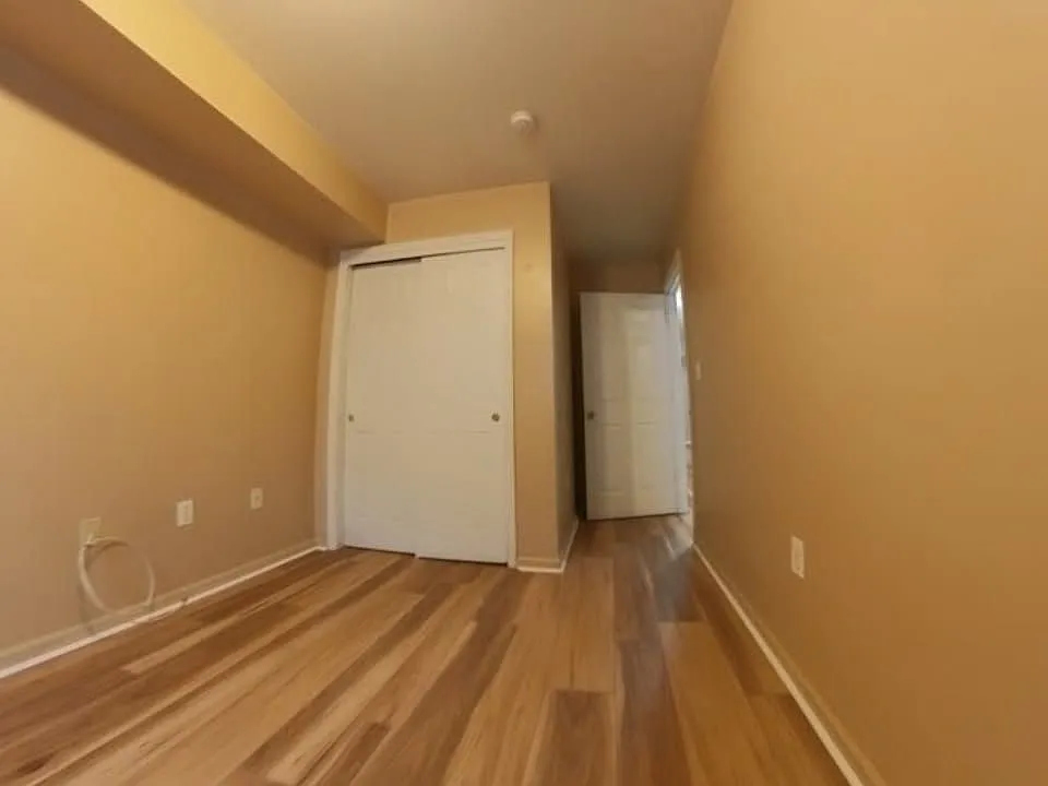 3 bed, 1.0 bath, 1000 sqft, $1,900 — Photo 2