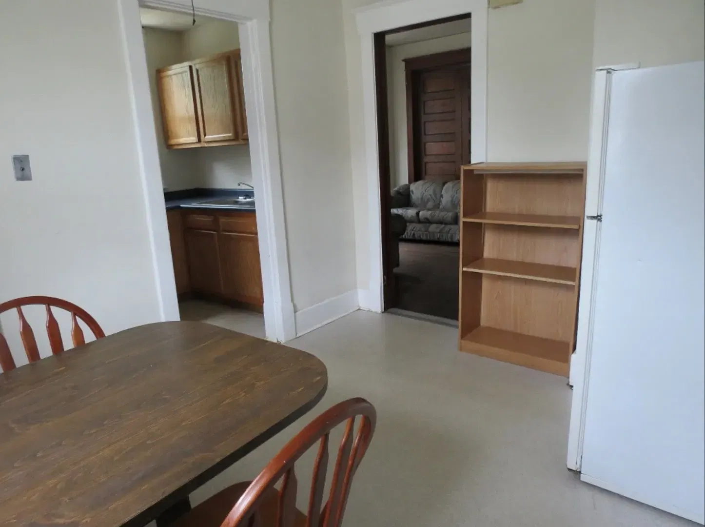 4 bed, 1.5 bath, 2200 sqft, $2,200 — Photo 4