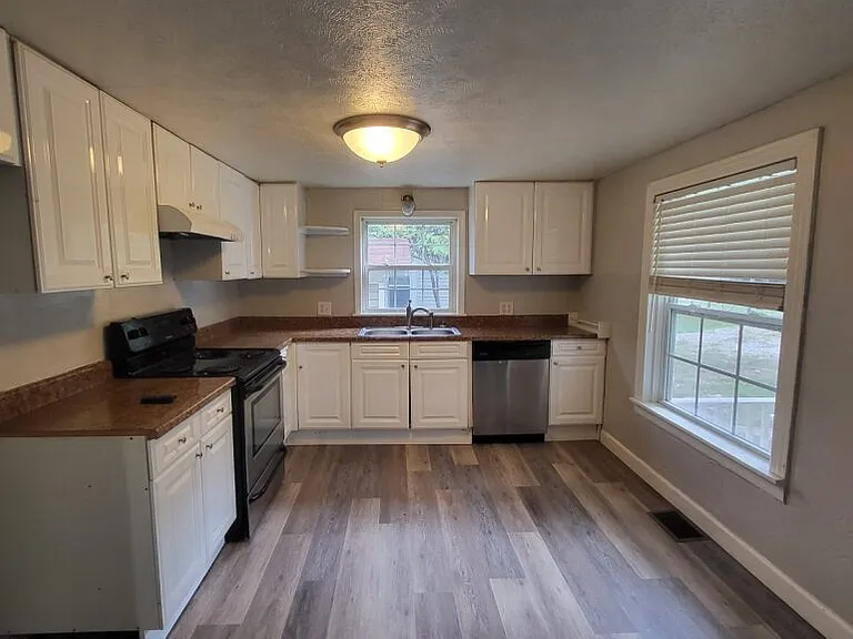 203 E Farmer St — Photo 8