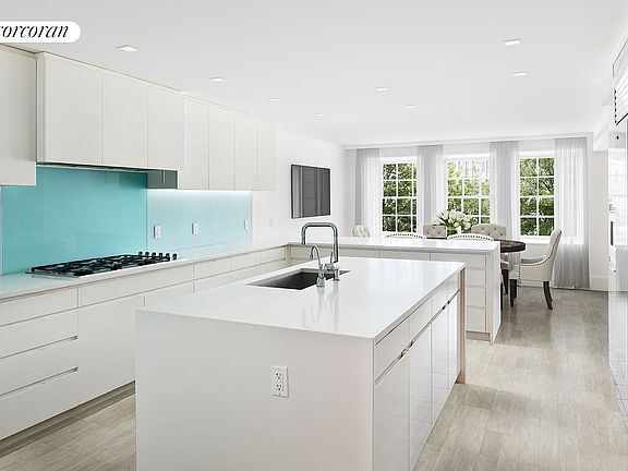 5th image of 135 E 15th St #Townhouse
