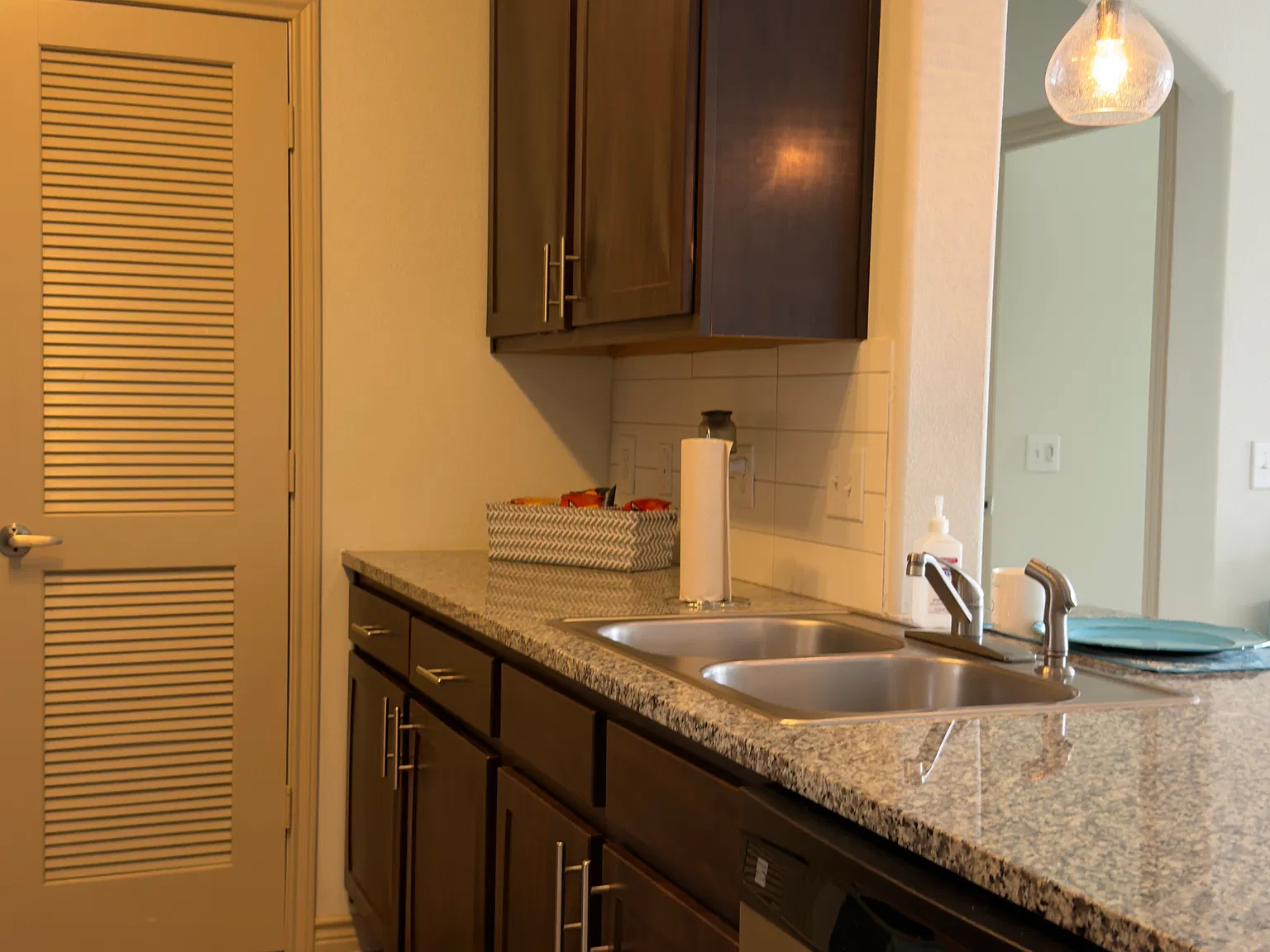 2 bed, 1098 sqft, $1,350 — Photo 2
