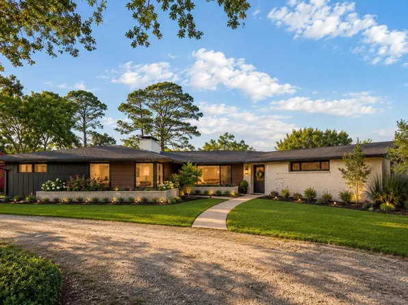 2307 Oleander Dr, Dickinson, TX 77539