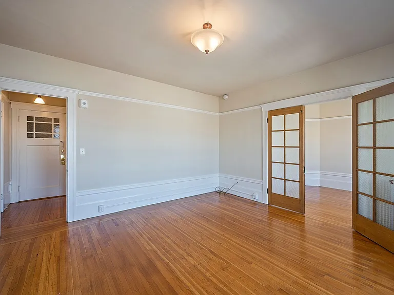 1029 Oak Street — Photo 3