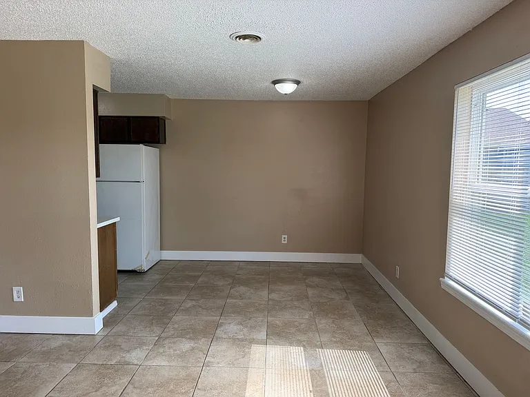1248 W Sunset Dr — Photo 5