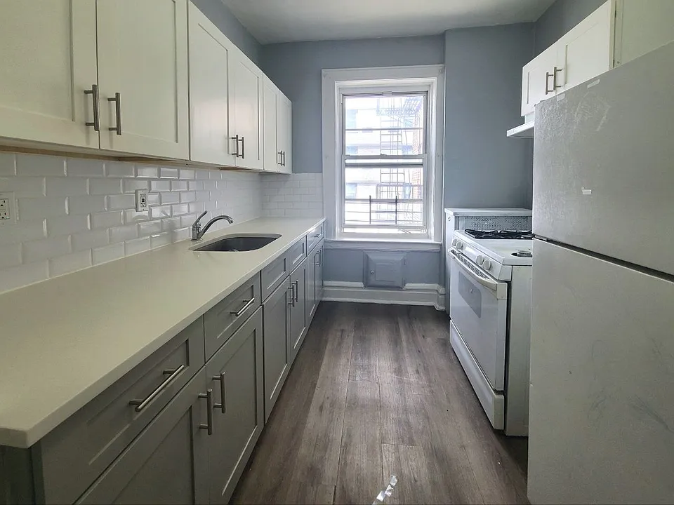 62 S Munn Ave #212