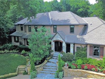 8724 Meadow Ln, Leawood, KS, 66206