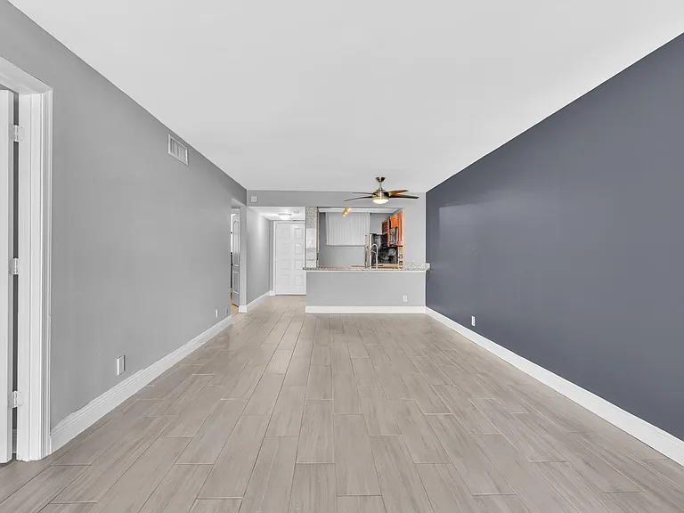 109 Lake Emerald Dr #108 — Photo 9