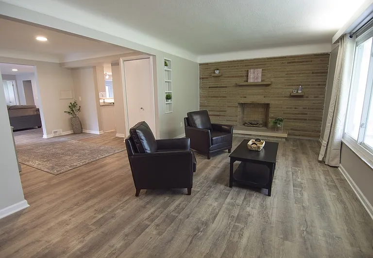 6125 Broadview Rd — Photo 1