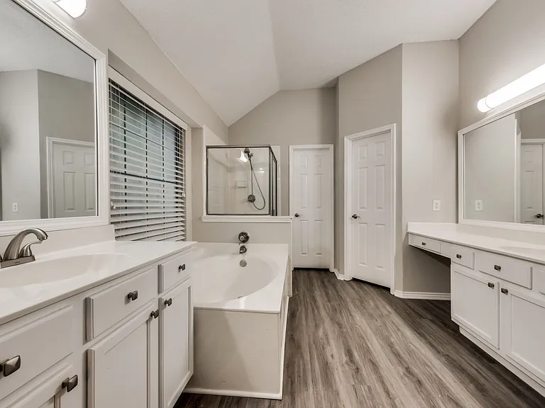 806 Ashley Ln — Photo 14