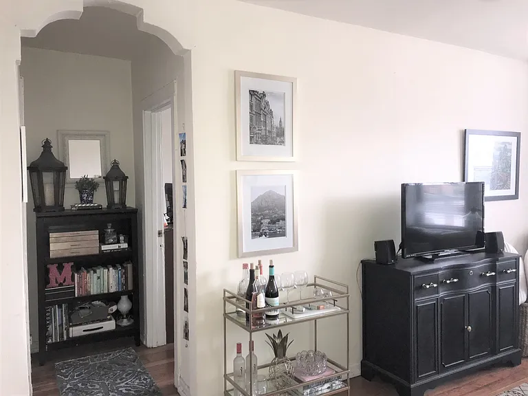 644 W Wrightwood — Photo 3
