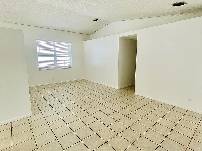 7093 Middlebury Dr #7093 — Photo 12