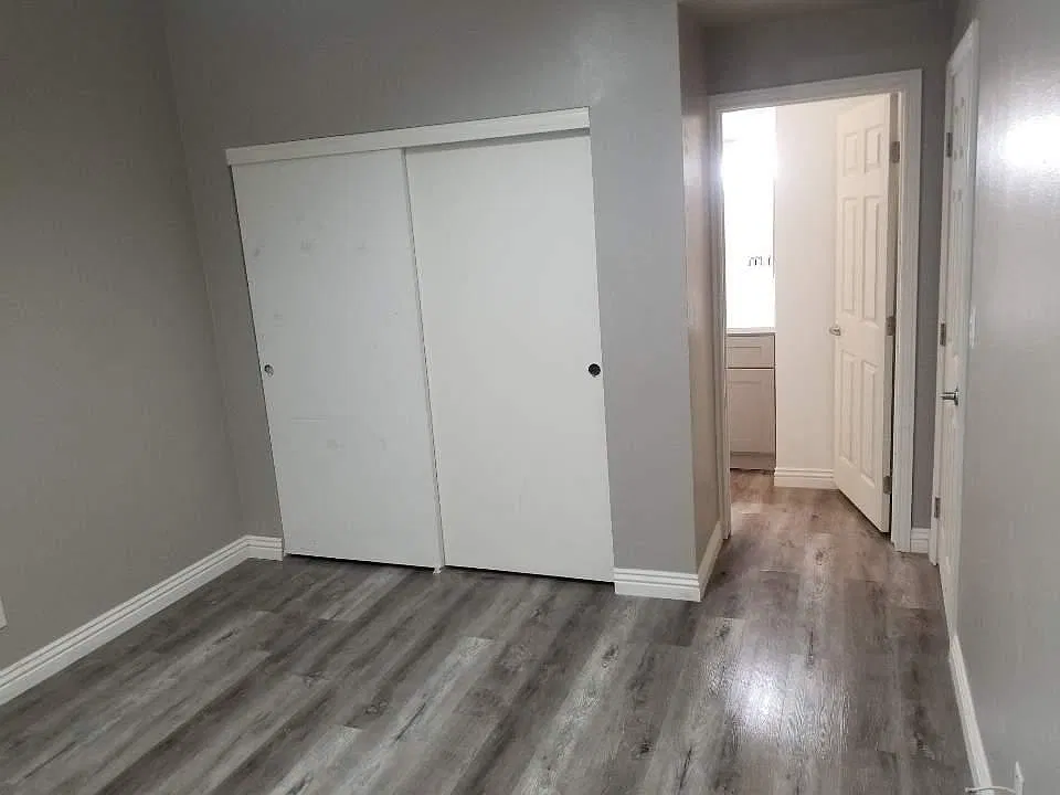 2 bed, 800 sqft, $2,100 — Photo 2