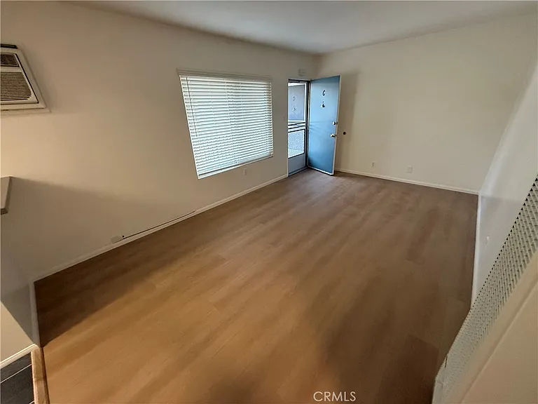 10317 Pinehurst Ave — Photo 3