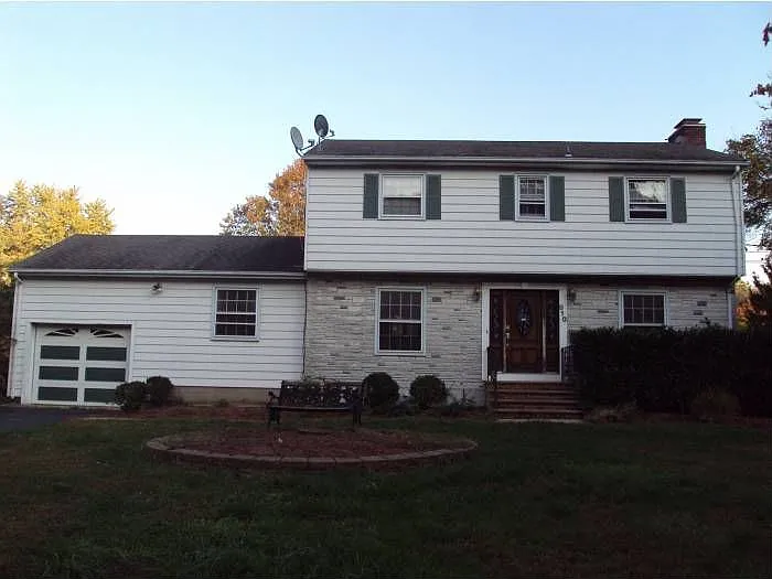 910 W Meadow Dr photo 1