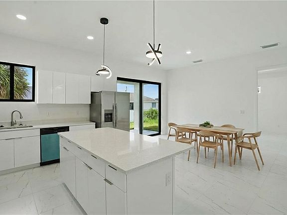 5th image of 472 Rajah St