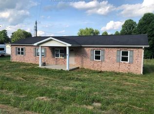237 Oak Ln, Apple Grove, WV 25502