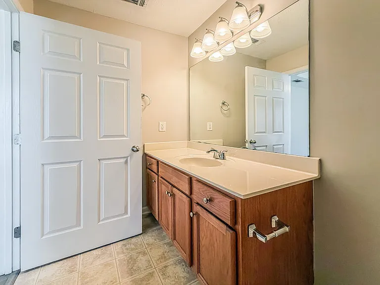 1202 Elisha Ct — Photo 9