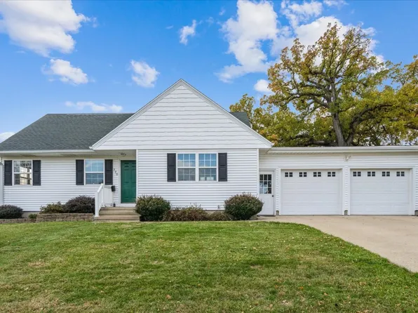 770 S 12th St, Marion, IA 52302