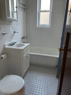 Rented by Alexiou Realty | media 8