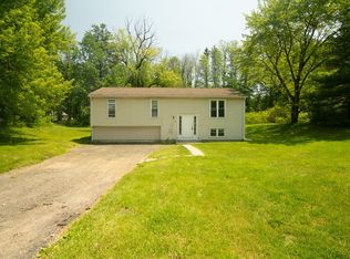 10 Carriage Ln, Amherst, MA 01002