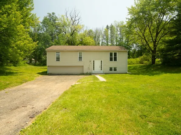 10 Carriage Ln, Amherst, MA 01002