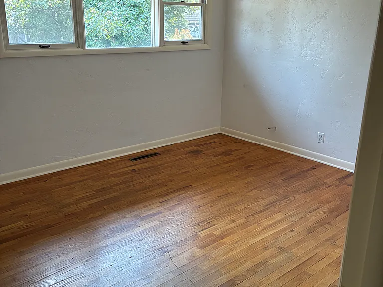 3530 Knob Hill Ln — Photo 7