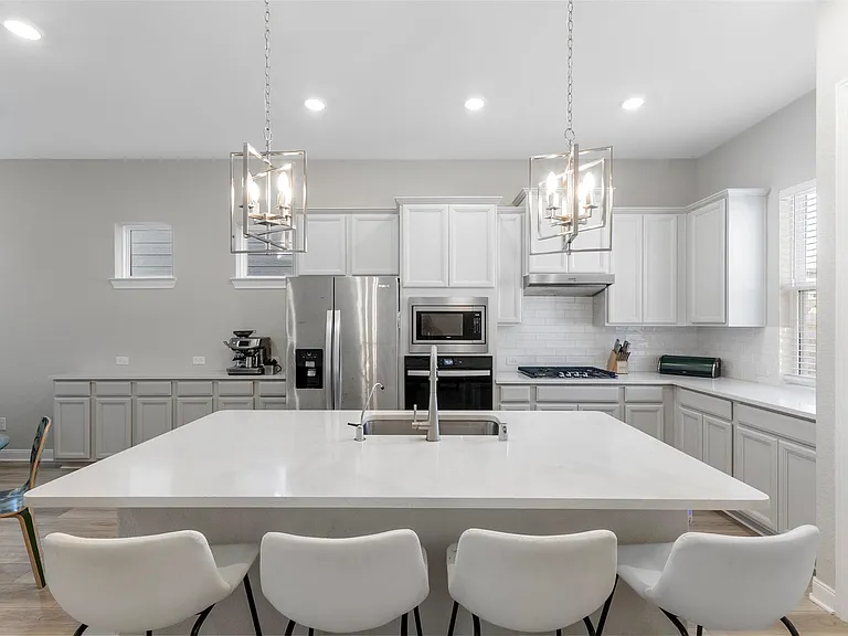 2419 Driftwood Trl — Photo 6